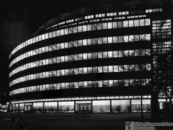 Erich Mendelsohn, Kaufhaus Schocken in Chemnitz (erbaut 1926-28)