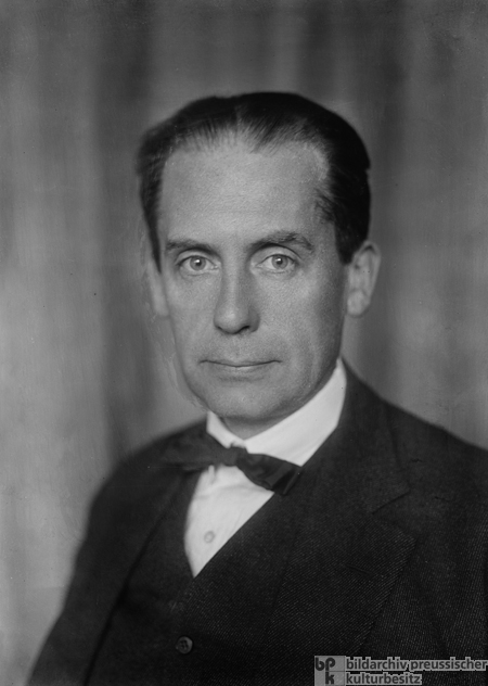 Walter Gropius, Architekt und Gründer des Bauhauses (1926)