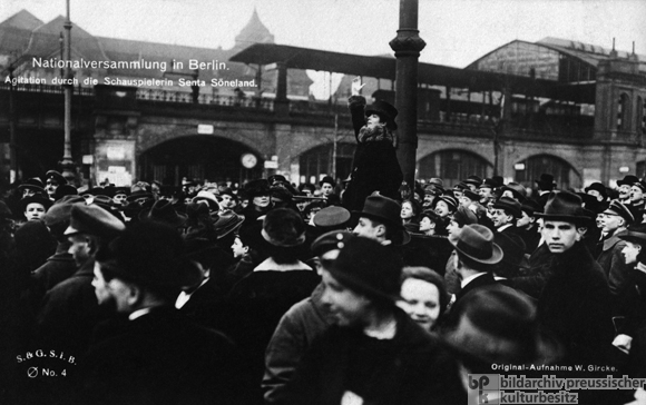 Actress Senta Söneland Campaigns for Women's Suffrage at the National Assembly (January 17, 1919)