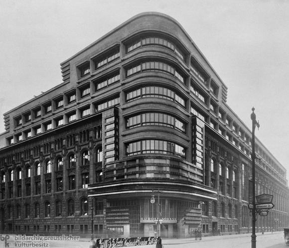 Erich Mendelsohn, Mosse House in Berlin (built 1921-23)