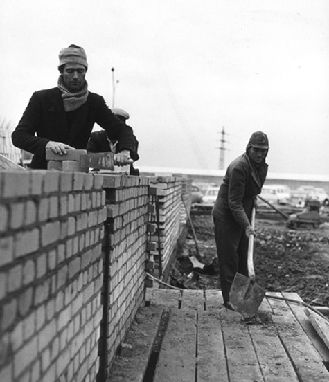 Italian Guest Workers in the Building Industry (1962)