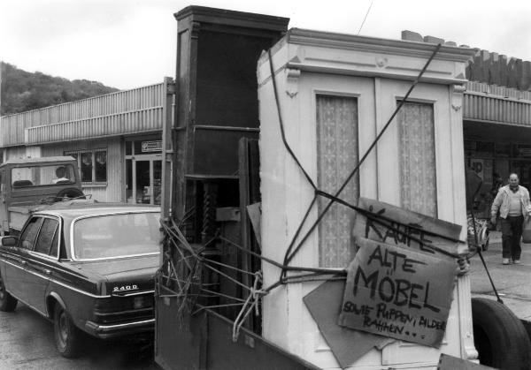 „Ausverkauf” des Ostens – westdeutscher Antiquitätenhändler in Bad Kösen (März 1990)