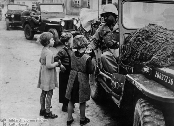 „Sweets” von amerikanischen Soldaten (1945)