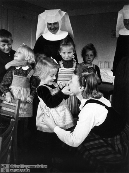 Children's Tracing Services: A Success Story (1946)
