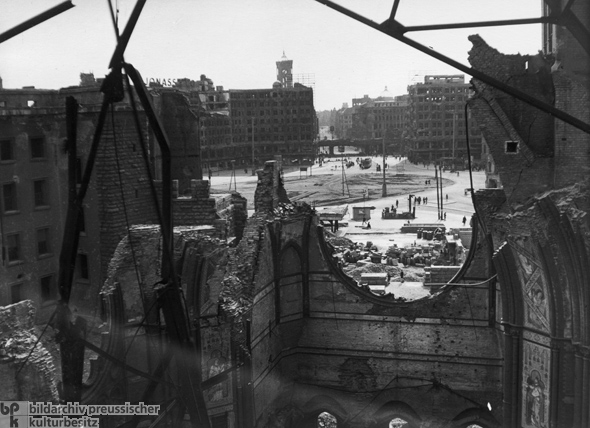 The Church of St. George and Alexanderplatz (1947)