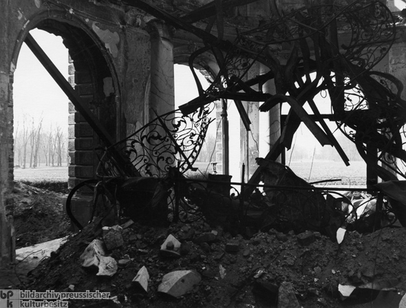 Staircase in Charlottenburg Palace (1946)
