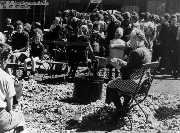 Everyday life in a Berlin Camp for ethnic Germans (1945)