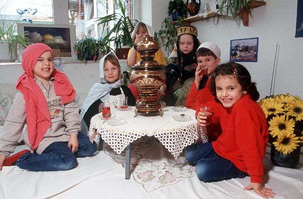 Multikulturelles Miteinander im Kindergarten (24. Juli 2002)