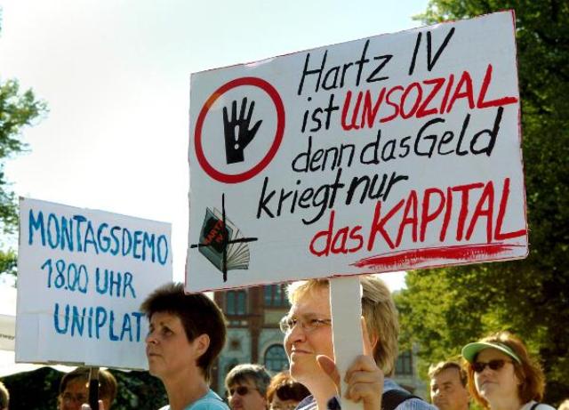Montagsdemo gegen Hartz IV in Rostock (9. August 2004)   