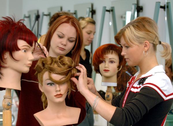 Hungarian Apprentices Receive Further Training in Chemnitz (April 19, 2005)