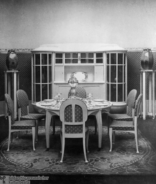 Dritte Deutsche Kunstgewerbeausstellung in Dresden: Speisezimmer, Henry van de Velde (1906)